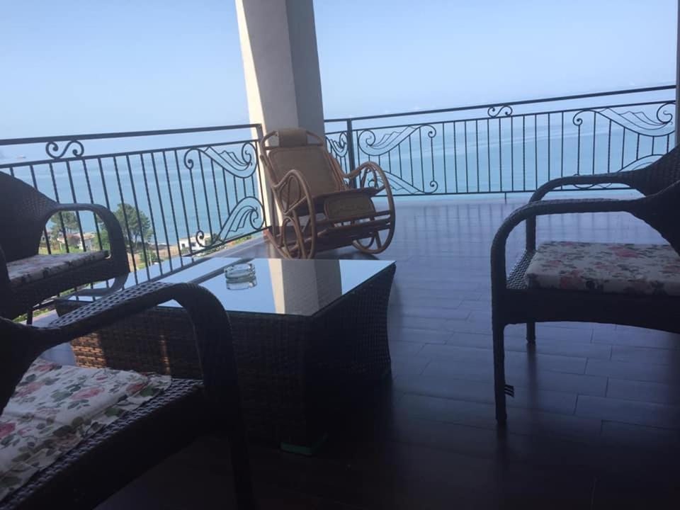 White House Chakvi Hotel Екстериор снимка