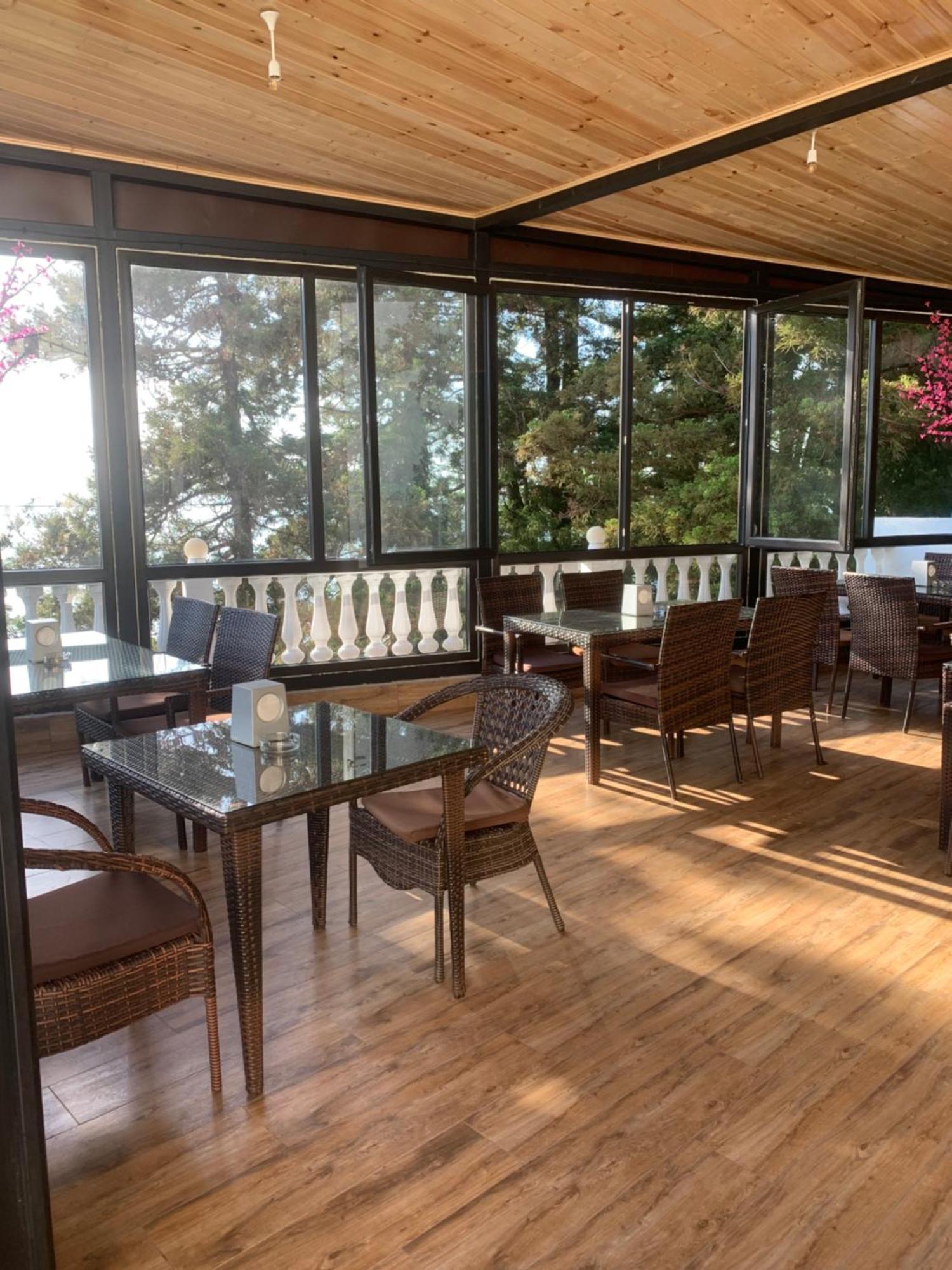 White House Chakvi Hotel Екстериор снимка